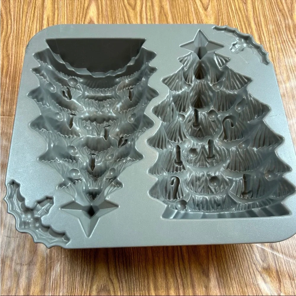 Nordic Ware Christmas Tree Cake Pan Cast Aluminum Nonstick Large 3D